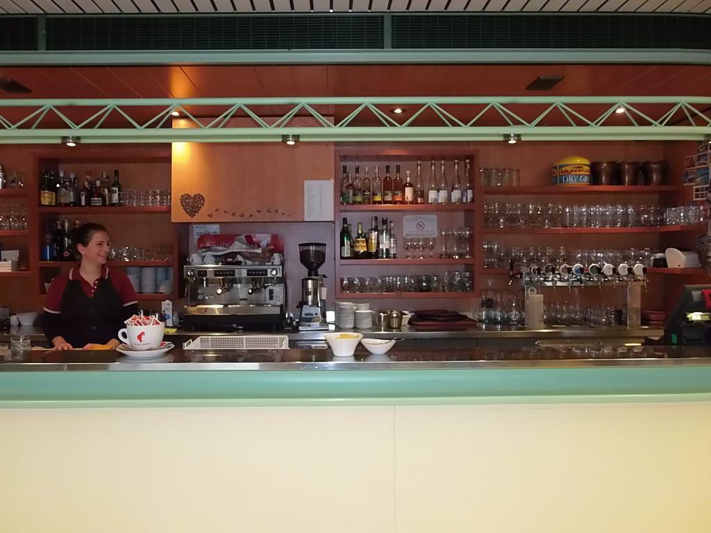 Hotel Vezzano Bagian luar foto